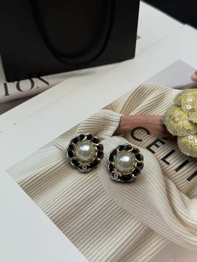 Chanel Pearl Leather Chain Earrings These Chanel pearl leather chain earrings fe