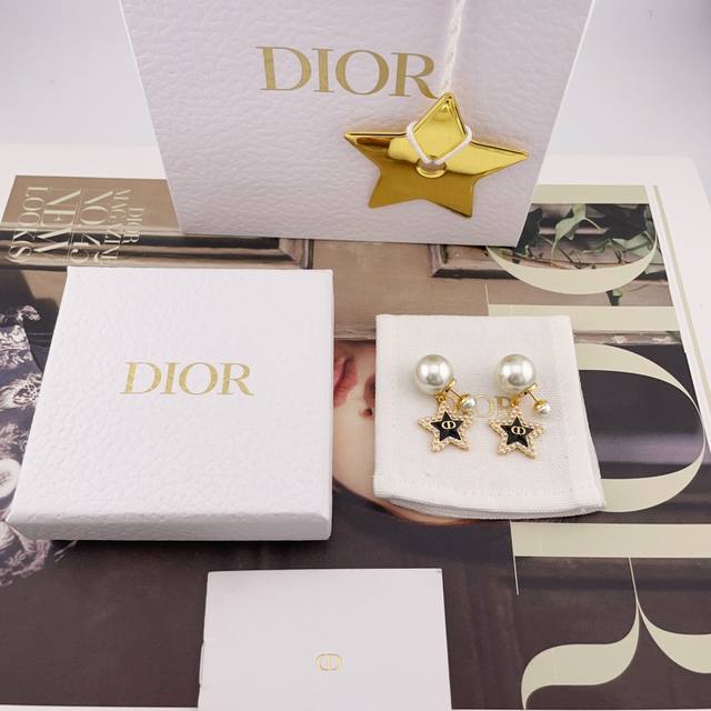 We offer D Star Double Pearl Stud Earrings Z 4800, in stock, first come first se