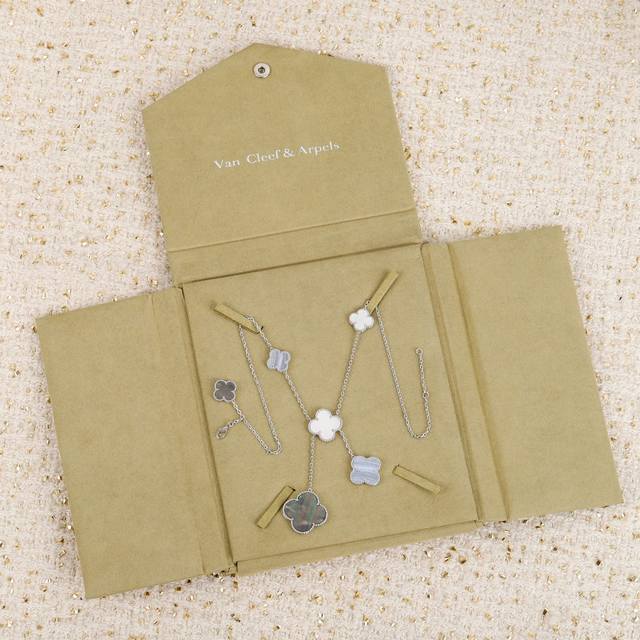 We produce irregular six-flower necklaces Zp94900+. Be sure to choose the only s