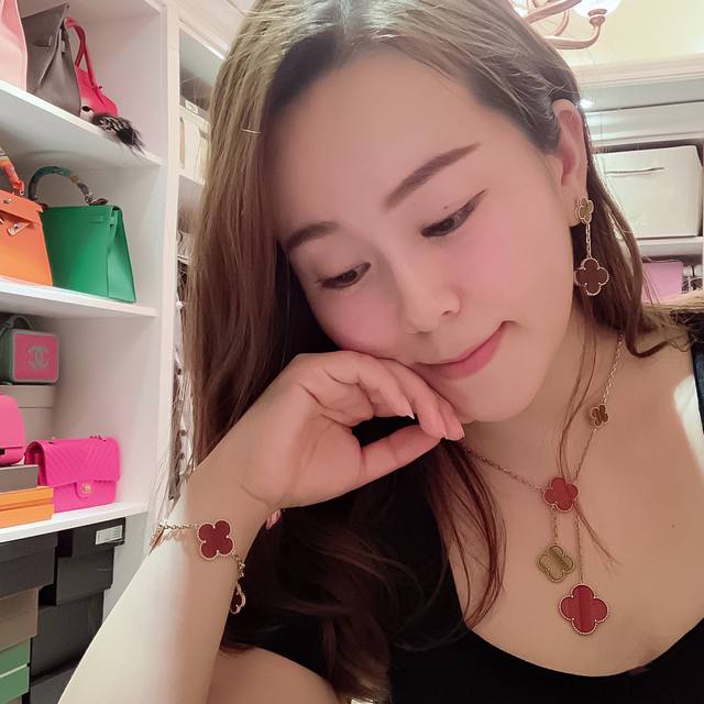 We produce irregular six-flower necklaces Zp94900+. Be sure to choose the only s