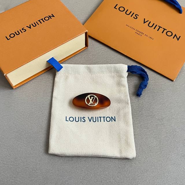 New Louis Vuitton hair clip, made with the same materials as in boutiques, a hot