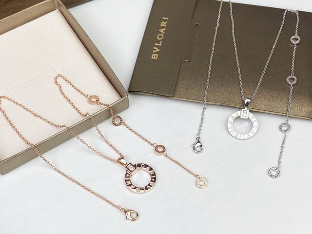 Bvlgari classic circular necklace, perfectly replicating the details of the bout