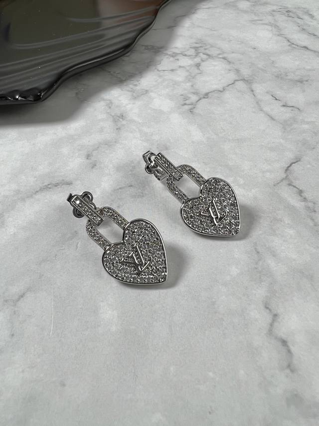 Lv Earrings Ddd