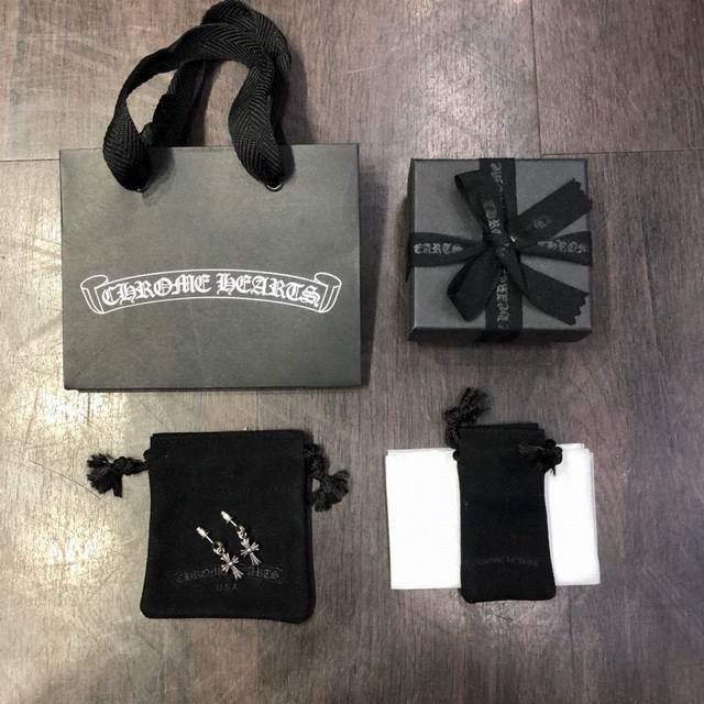 New boutique quality Chrome Hearts classic retro cross earrings. The embossed de