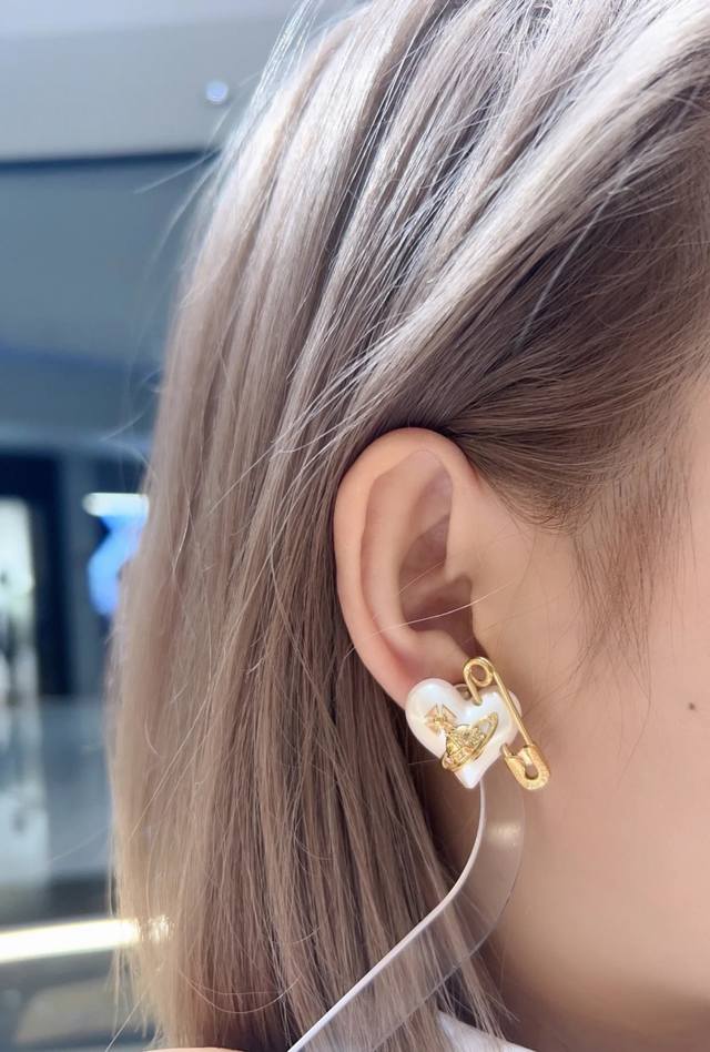 Vivienne Westwood What is Happy Planet? Come, this is Happy Planet! Highly recom