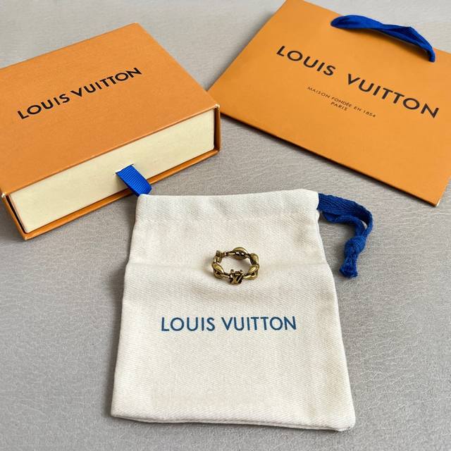 New original quality Louis Vuitton distressed vintage ring, same material as bou