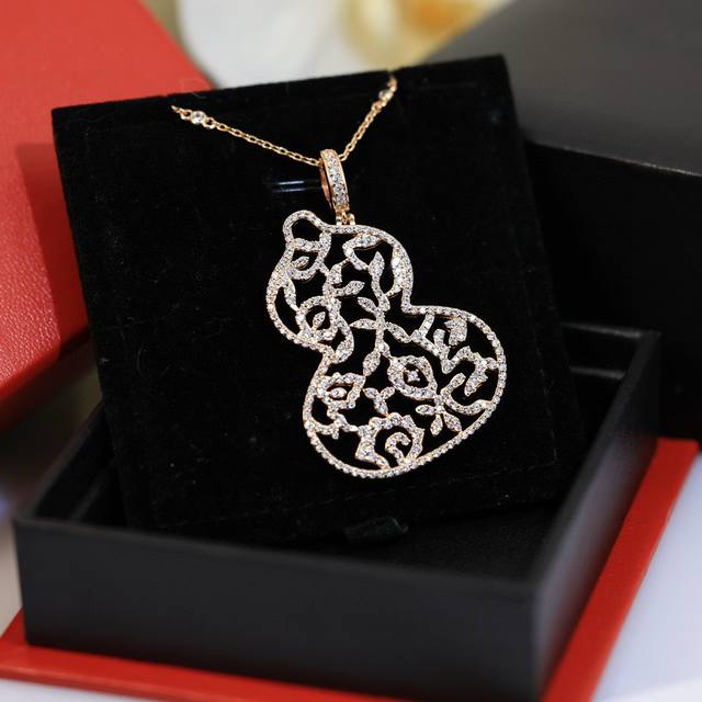 Exquisitely crafted Qilin gourd necklace, in stock. The gourd, a homophone for "