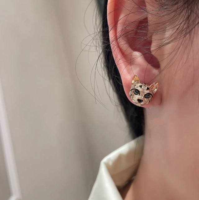 Boucheron Leopard Cat Earrings in V Gold. Inspired by the Bengal leopard cat, th