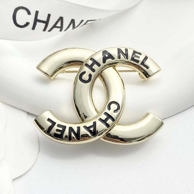 Code A747 Chanel Brooch Hot Selling New Arrival Chanel 24 Light Gold Double C Br