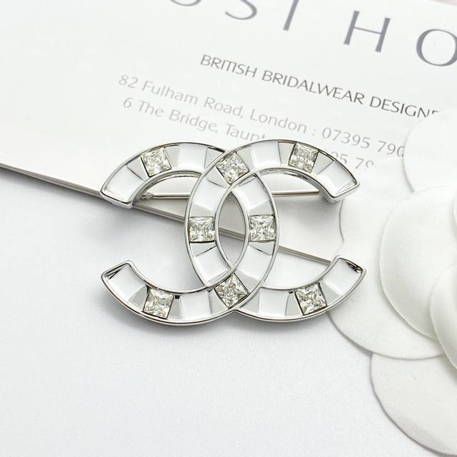 Code A742 Chanel Brooch Hot Selling New Arrival Chanel 25 White Gold Square Diam