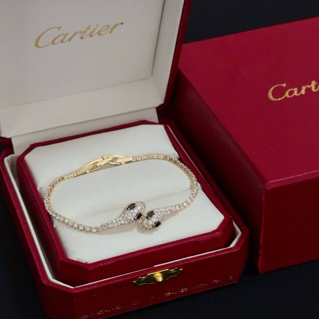 Cartier Diamond-Set Heart Bracelet, High-End Custom Version. Featuring diamond-s