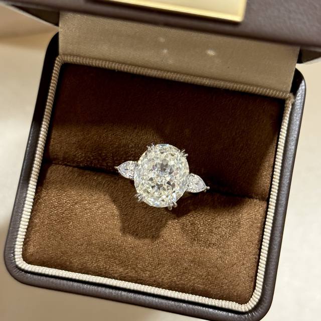 A6830 This "Rich Woman" series simulated diamond pigeon egg shape with ten carat