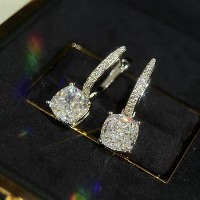 A5558 Simulated diamond Graff single row square diamond stud earrings. A classic