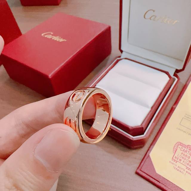 New Cartier diamond ring in V gold, perfect condition, impeccable details, and a