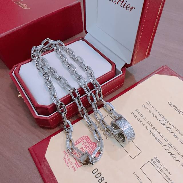 New Cartier necklace with diamonds, V gold series, perfect condition, unparallel