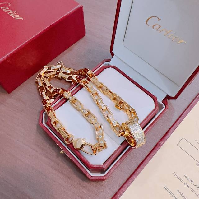 New Cartier necklace with diamonds, V gold series, perfect condition, unparallel