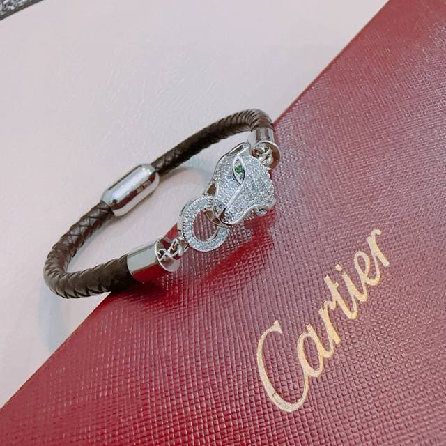 Cartier bracelet in V gold, in perfect condition with impeccable details. The un