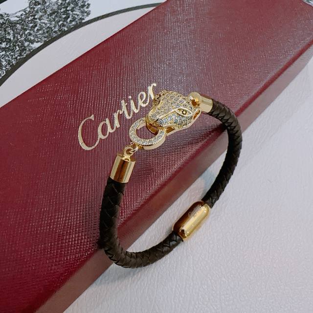 Cartier bracelet in V gold, in perfect condition with impeccable details. The un