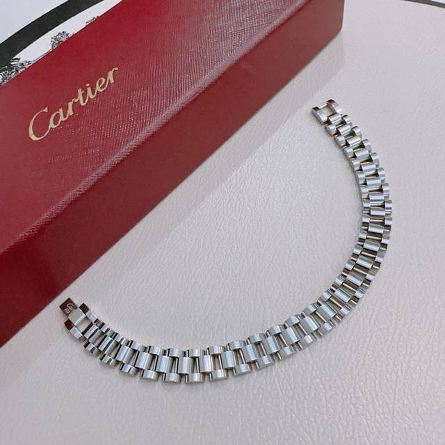 Cartier bracelet in V gold, in perfect condition with impeccable details. The un