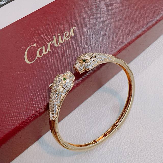 Cartier bracelet/bangle in V gold, perfect condition, impeccable details, the un