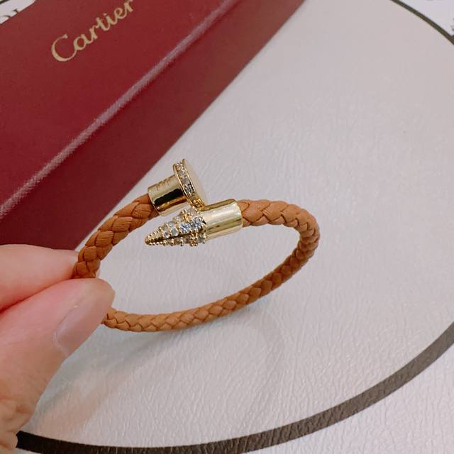 Cartier bracelet/bangle in V gold calfskin, in perfect condition with impeccable