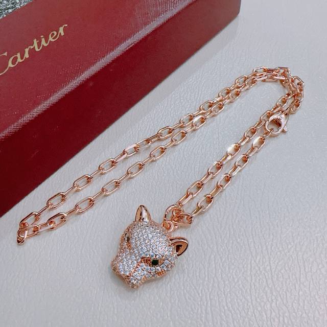 New Cartier necklace with diamonds, V gold series, perfect condition, unparallel