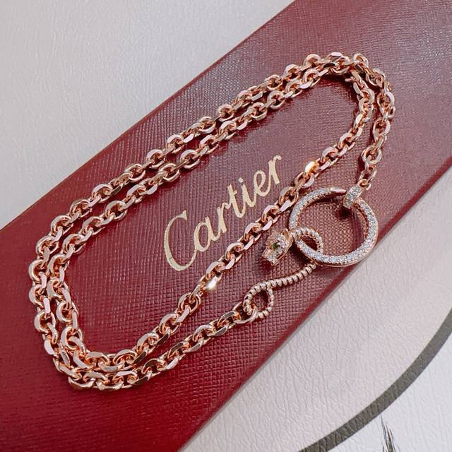 New Cartier necklace with diamonds, V gold series, perfect condition, unparallel
