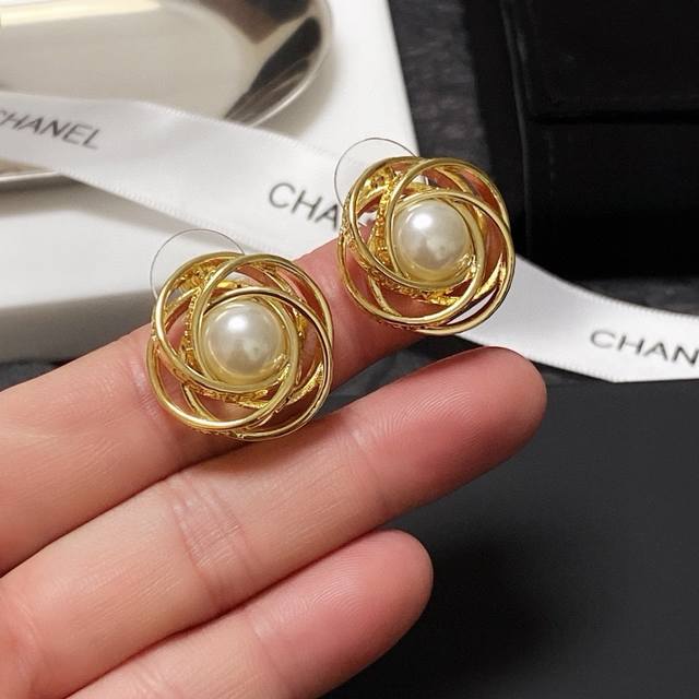 Chanel small earrings, the same style worn by online celebrities, top-quality or