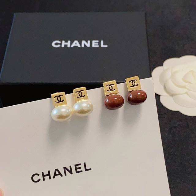Chanel double C oval pearl stud earrings, a favorite among fashionistas on Xiaoh