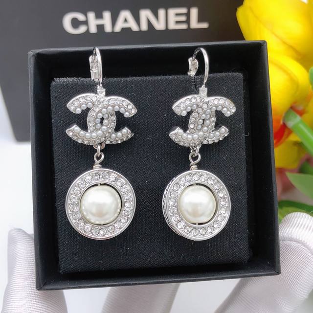 Item No. Xed0878 Chanel Pearl Crystal Round Earrings High quality, very beautifu