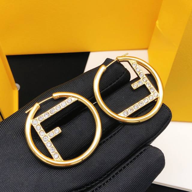 Item No. Fded0029 Fendi round F diamond moon earrings Ddd