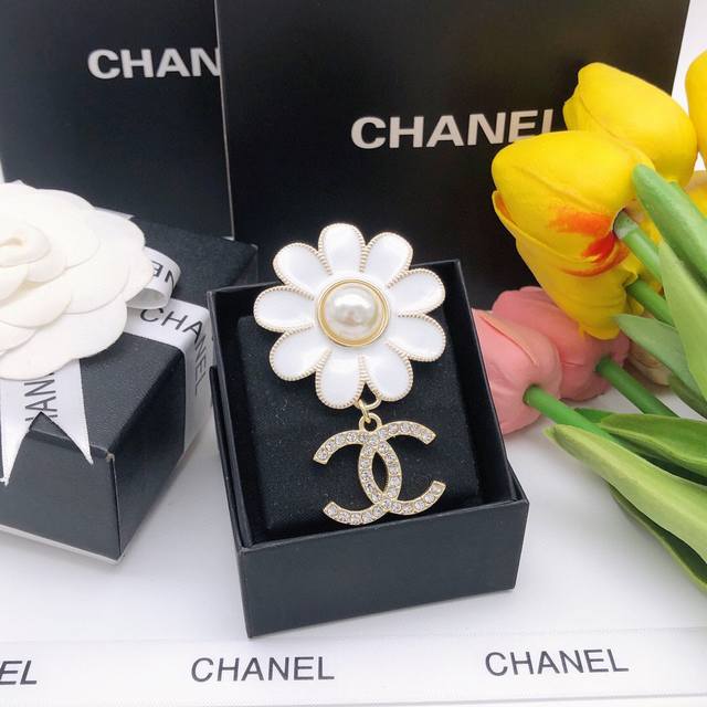 Item No. Xxz0203 White Today's Recommendation New Small Camellia Droplet Diamond