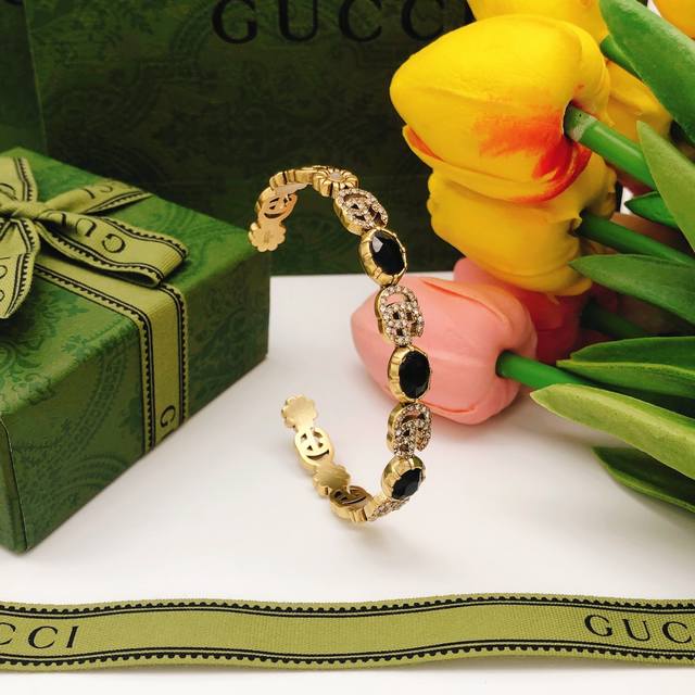 Item No. Gsz0005 Gucci Fashion Bracelet Absolutely Gucci style! Extravagant, hea
