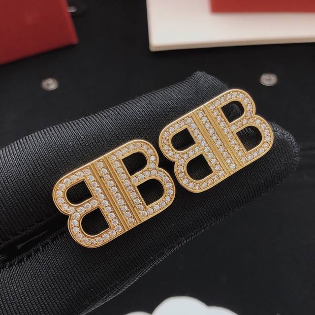 Item No. Bed0016 Balenciag* Latest Bb diamond-encrusted earrings, same Zp brass