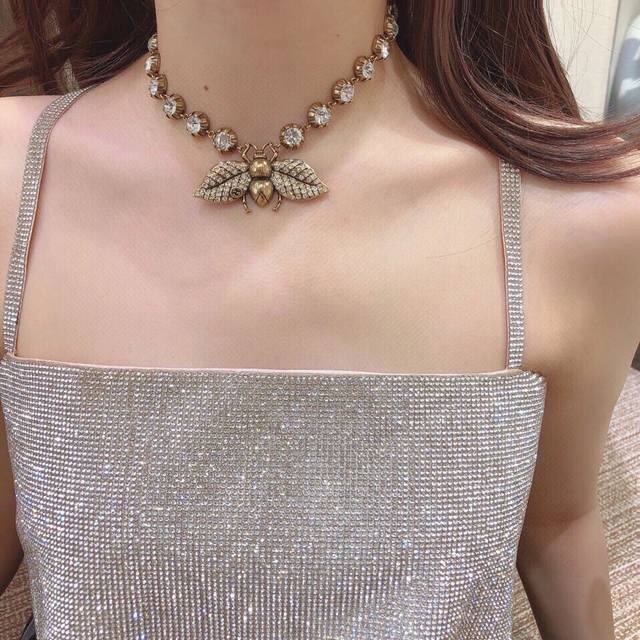 Item No. Gxl0024 Exquisite Gucci Bee Necklace - Simple and Versatile! A highly r