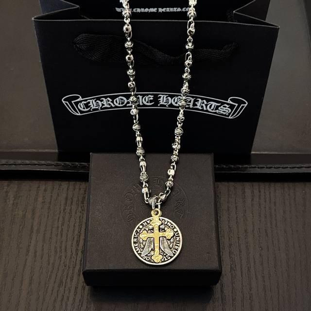New boutique quality Chrome Hearts classic skull and floral retro necklace with