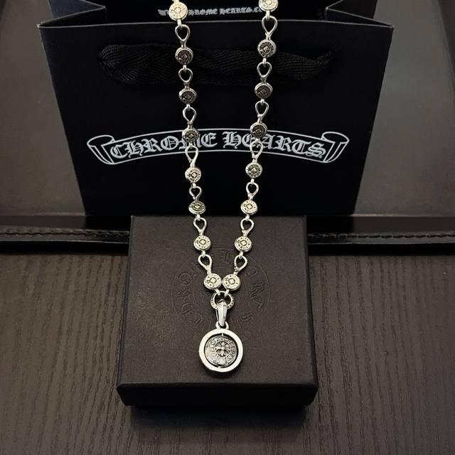 New boutique quality Chrome Hearts classic retro necklace with double-sided flor