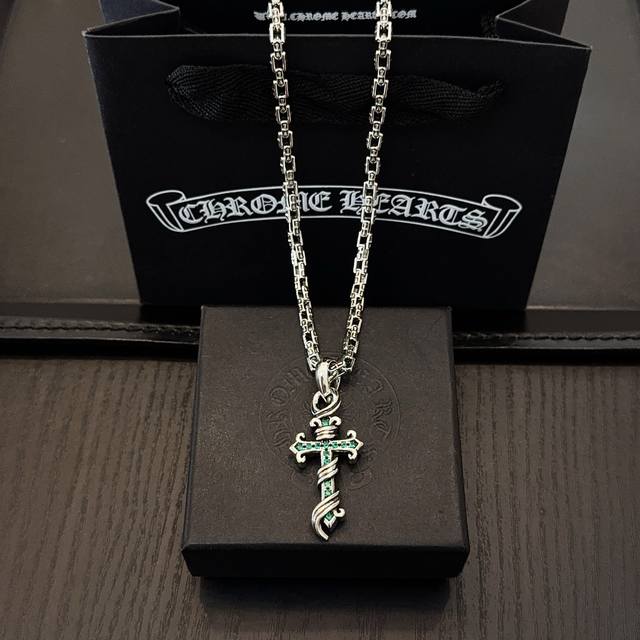 New boutique quality Chrome Hearts classic retro cross necklace with green diamo