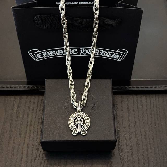 New boutique quality Chrome Hearts classic retro necklace with horseshoe print a
