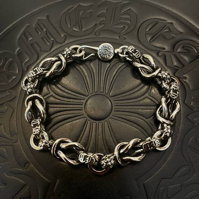 New boutique quality Chrome Hearts classic retro multi-element bracelet. The ori