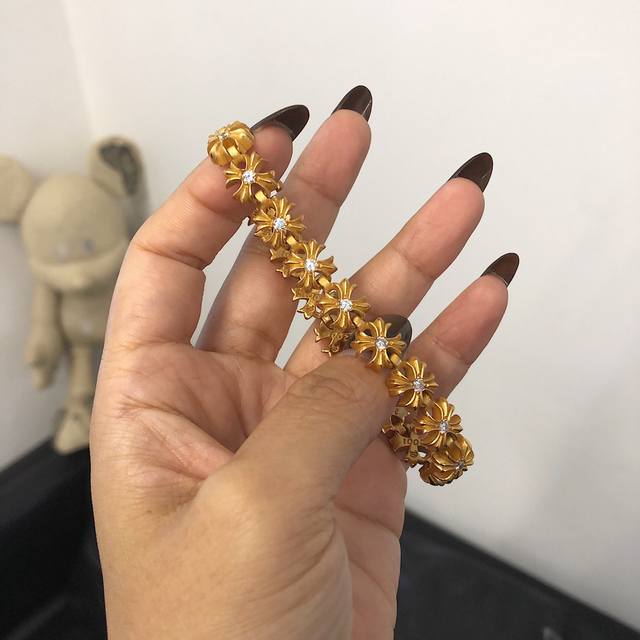 Authentic product! Exclusive photos guaranteed! New arrival: 22K gold stone-set