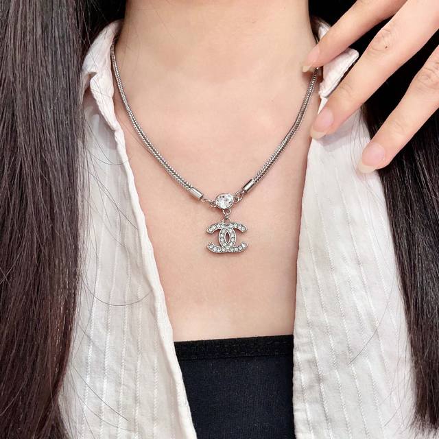 Chanel vintage necklace. Chanel's designs truly need no introduction; every piec