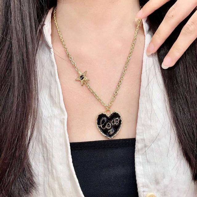 Chanel vintage necklace. Chanel's designs truly need no introduction; every piec