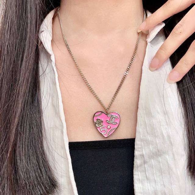 Chanel vintage necklace. Chanel's designs truly need no introduction; every piec