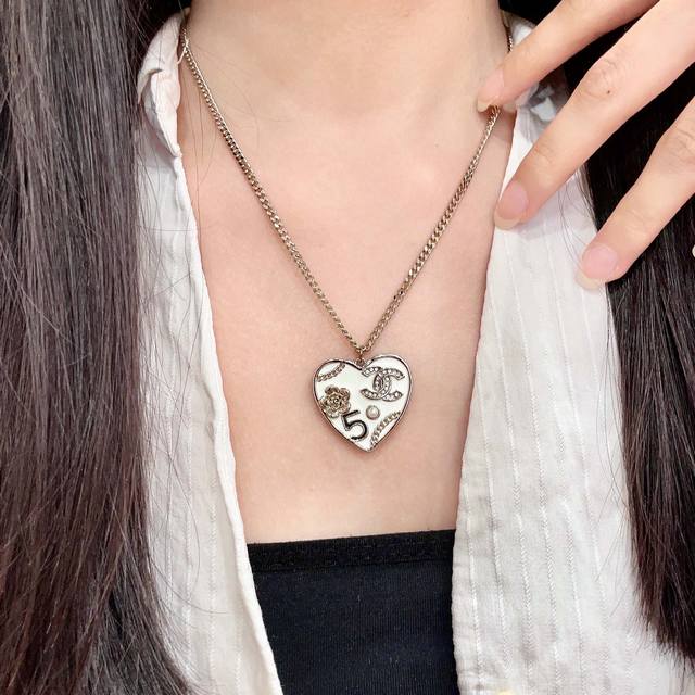 Chanel vintage necklace. Chanel's designs truly need no introduction; every piec