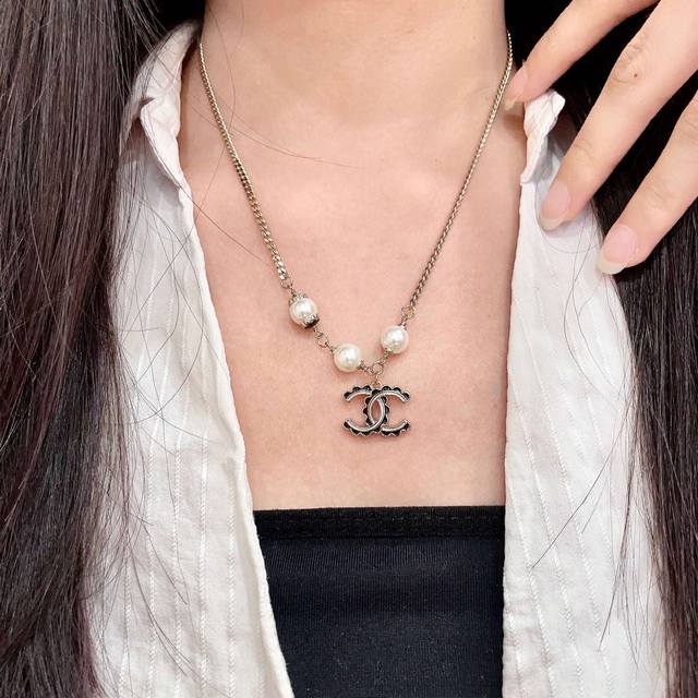 Chanel vintage necklace. Chanel's designs truly need no introduction; every piec