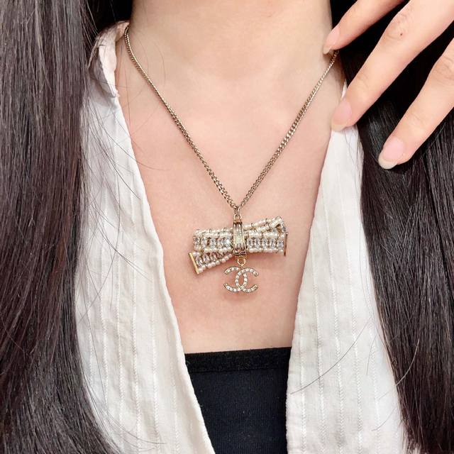 Chanel vintage necklace. Chanel's designs truly need no introduction; every piec