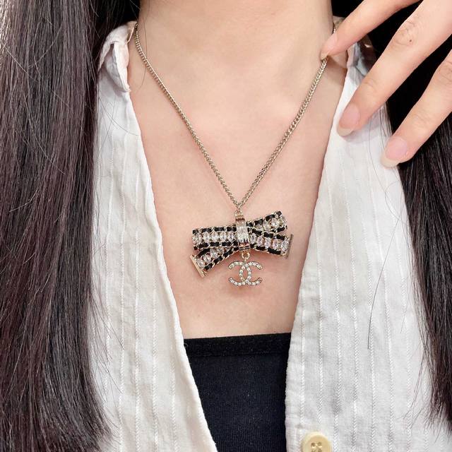 Chanel vintage necklace. Chanel's designs truly need no introduction; every piec