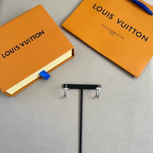 LV earrings, original craftsmanship, first-hand item! Every detail rivals the au