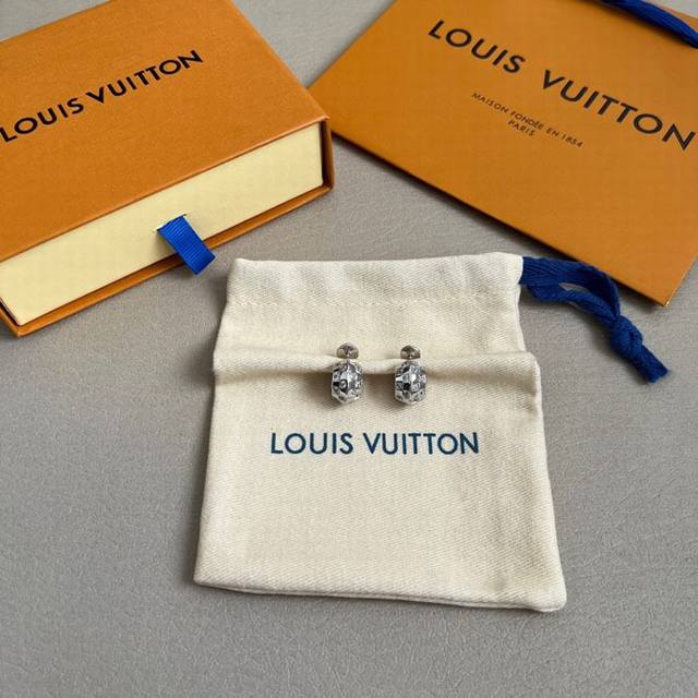 2025 New LV Earrings - Original Design, High-Quality Thick Gold Plating. Every d